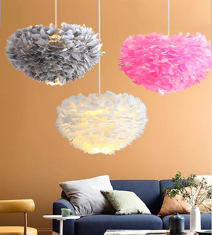 Suspension boule nuage de plumes colorées, éclairant une pièce avec douceur et chaleur. Disponible en différentes tailles et couleurs apaisantes. Parfait pour créer une ambiance accueillante dans votre intérieur moderne. Ampoule incluse.