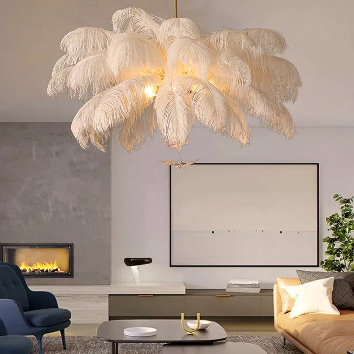 Suspension en plumes blanches pendantes style art déco vintage, éclairant une pièce avec élégance et charme. Idéale pour un salon ou une chambre, cette suspension offre un éclairage généreux dans une zone de 15 à 25 m². Ampoules LED incluses.