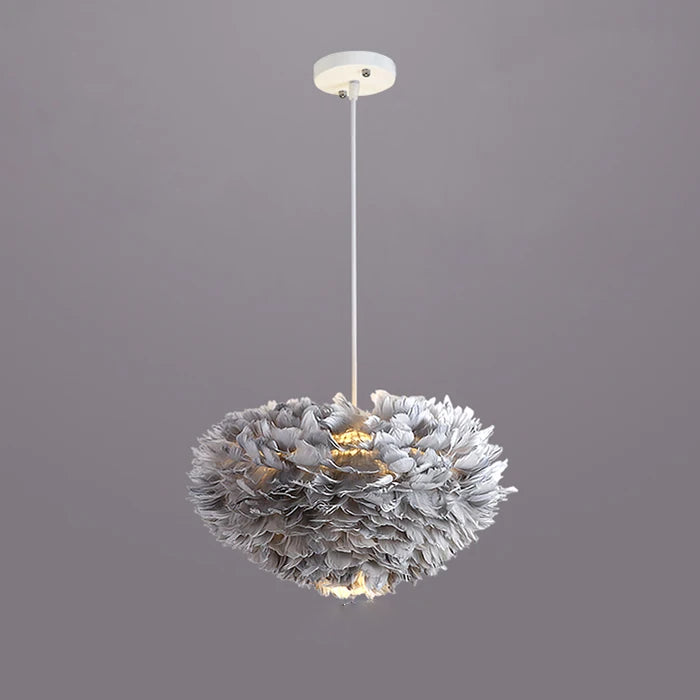 Suspension boule nuage de plumes colorées, éclairant l'espace avec douceur et style moderne. Parfait pour chambre, salon et entrée. Ampoule incluse. Tailles disponibles: 30 cm, 40 cm, 50 cm, 60 cm. Matière: Plumes d'oie.