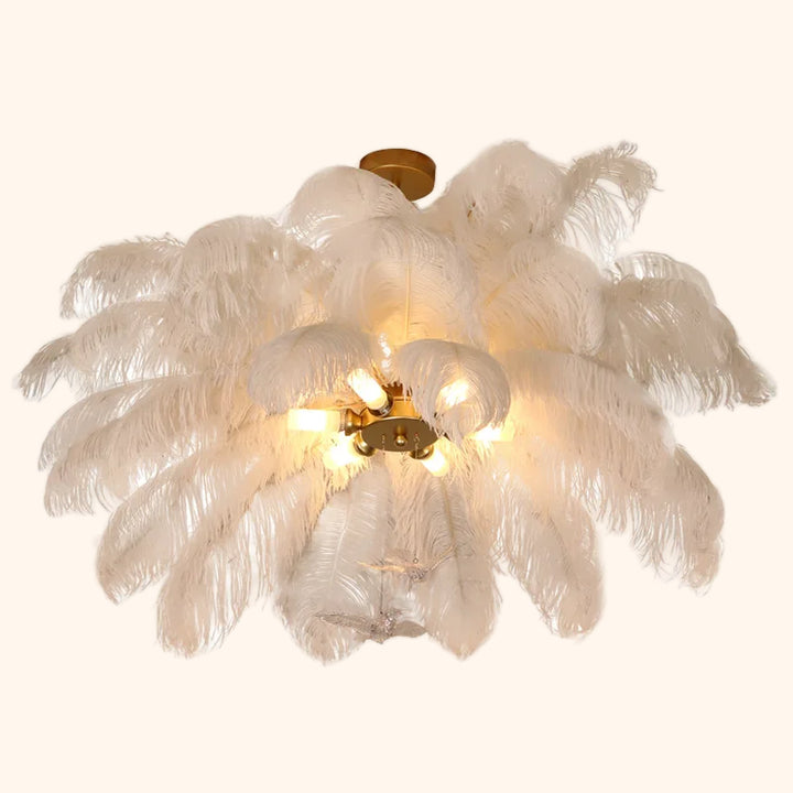 C'est une suspension avec des plumes blanches pendantes. Elle a un style Art déco, vintage.