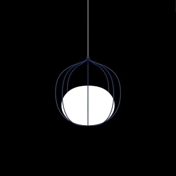 Suspension métallique cage globe style moderne minimaliste, lumière suspendue avec finition brillante et forme sphérique. Ajout chic pour intérieur contemporain. Taille: 40x44 cm. Ampoule non incluse.