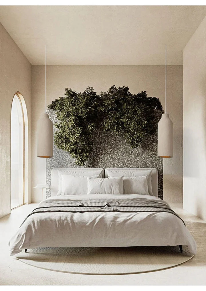 Suspension allongée effet terre cuite beige bohème avec lit et plante. Ambiance chaleureuse et naturelle pour votre décoration intérieure.