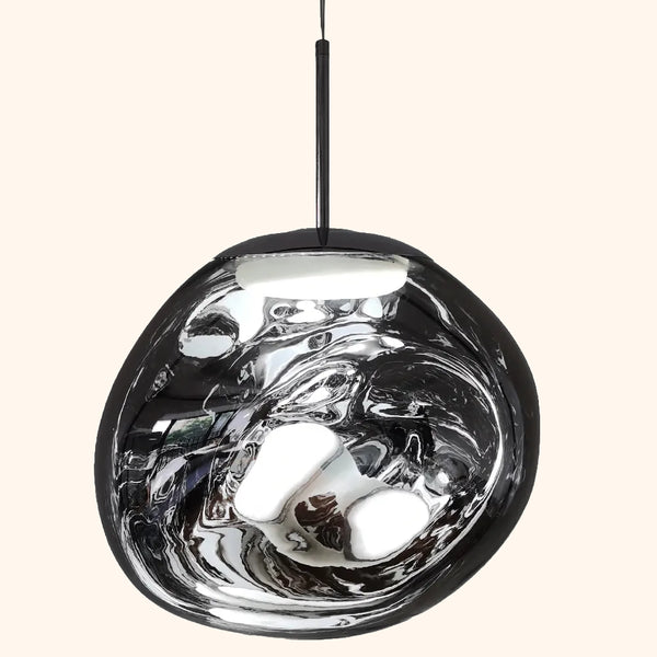 C'est une suspension en imitation verre. C'est un globe asymétrique gris nacré. Le câble est noir. 