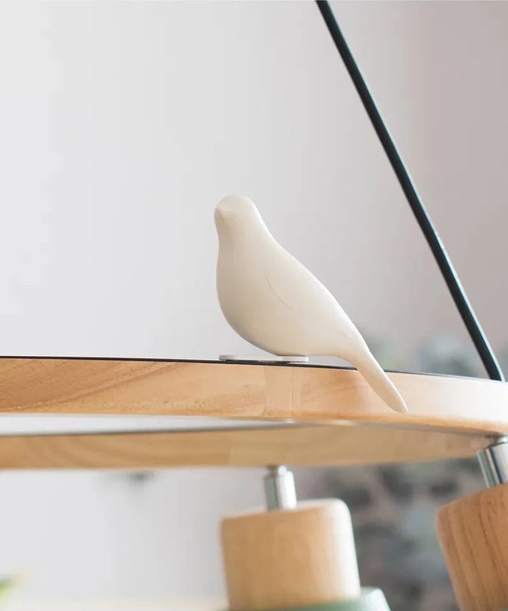 Suspension en bois avec cercle coloré et oiseau, 5 lampes. Ambiance chaleureuse et design scandinave pour votre intérieur.
