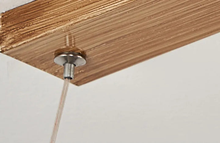 Une suspension en bois avec une branche design bohème, idéale pour créer une atmosphère chaleureuse et accueillante dans votre salon, cuisine ou salle à manger. Les LED intégrées offrent un éclairage personnalisé. Dimensions : 90x9 cm.
