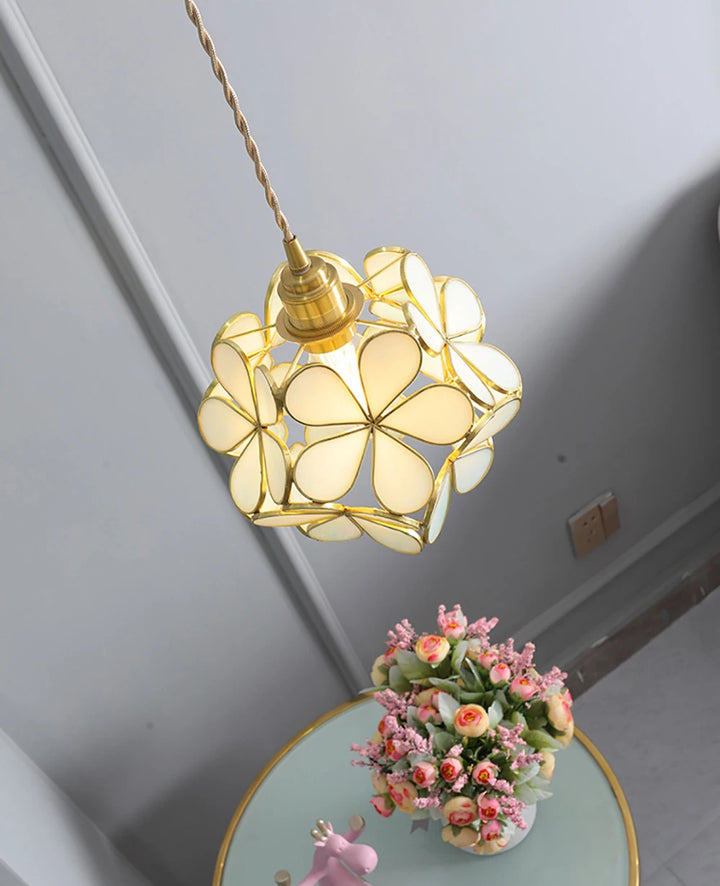 Suspension Globe de Fleurs en Verre Design Vintage, luminaire suspendu avec vase de fleurs, ajoutant une touche d'élégance florale à votre intérieur.