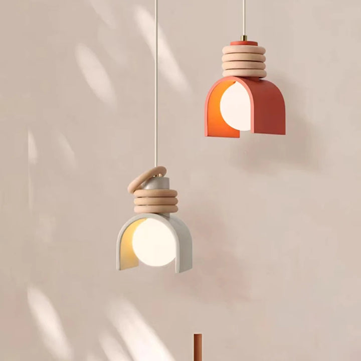 Suspension scandinave terre cuite arc anneaux, lampe suspendue en terre cuite avec anneaux, éclairage intérieur moderne.