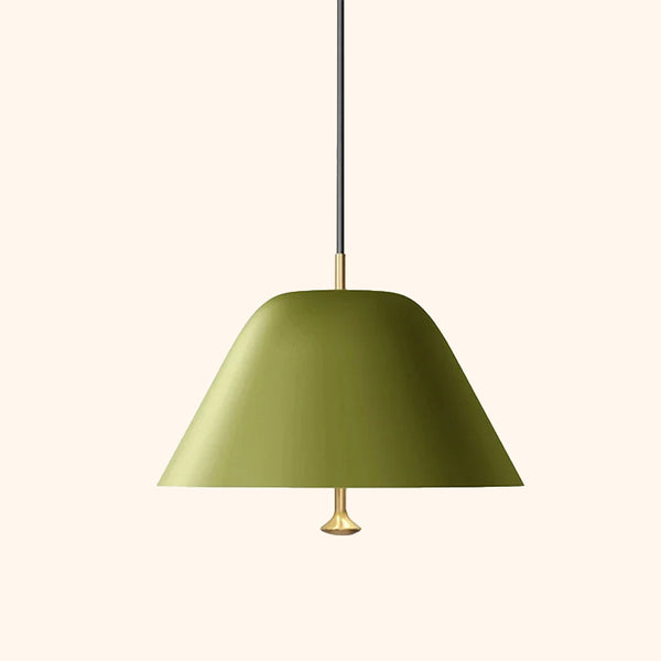 C'est une suspension minimaliste verte avec des détails dorés. Le design est vintage. 