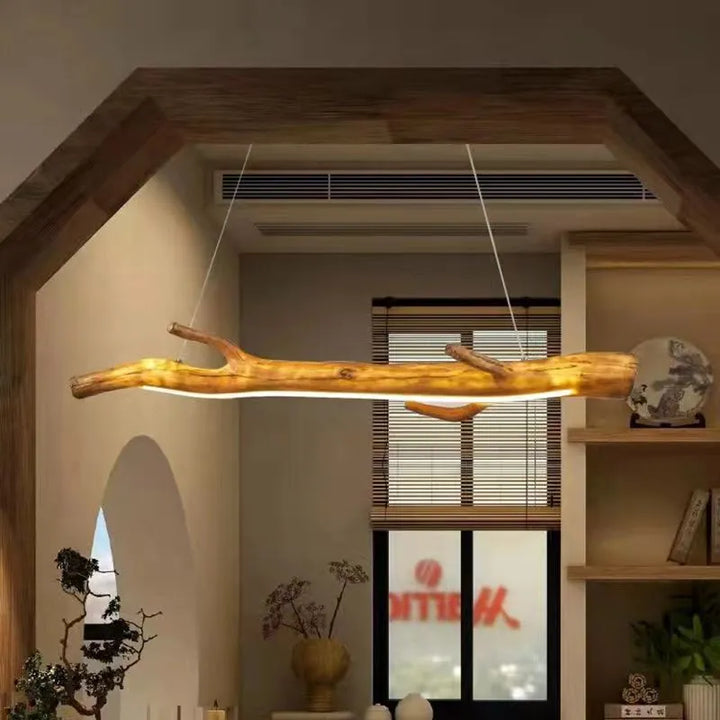 Suspension bois branche design bohème avec LED intégrées, créant une atmosphère chaleureuse et accueillante. Parfaite pour un style bohème ou éco-chic dans le salon, la cuisine ou la salle à manger. Dimensions: 90x9 cm.
