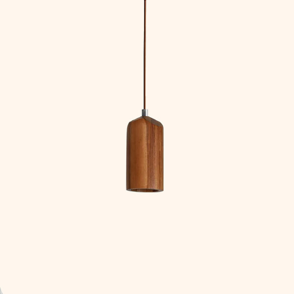 C'est une suspension minimaliste scandinave en bois d'acacia. Le câble est marron.
