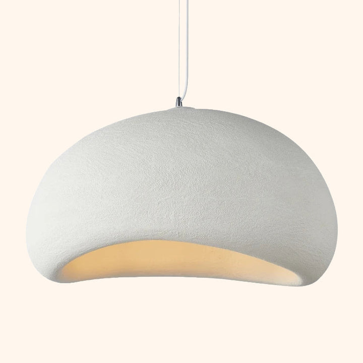 C'est une suspension en effet terre cuite blanche. C'est une cloche asymétrique de style minimaliste scandinave.