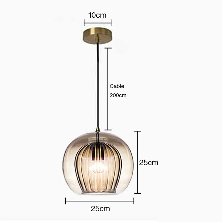 Suspension vintage double cloche en verre avec ampoule. Élégante et intemporelle, cette lampe diffuse une lumière chaleureuse pour créer une atmosphère cosy dans votre salon ou votre chambre. Tailles disponibles : 15x15 cm, 20x20 cm, 25x25 cm.