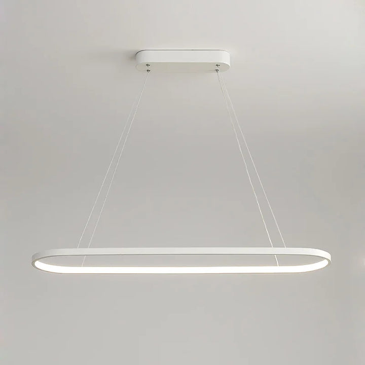 Suspension métal anneau ovale design moderne avec éclairage LED intégré. Disponible en différentes tailles. Parfait pour un éclairage d'ambiance dans un salon ou une cuisine.